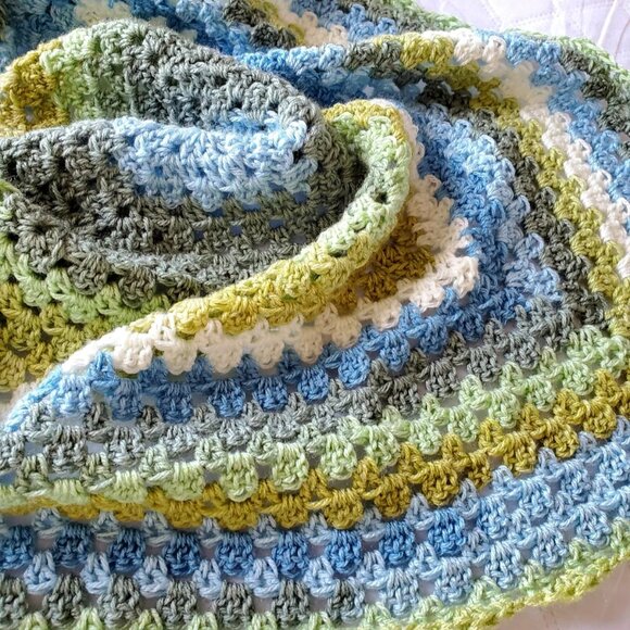 Crochet BABY BLANKET AFGHAN Lap Granny Square 29"x 29" Blue White Green New - Picture 1 of 9